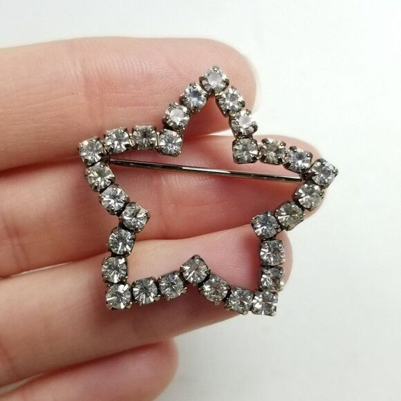 Vintage Avon Sparkle Silver Tone Rhinestone Five Pointed Star Brooch, Lapel Pin - Picture 1 of 7